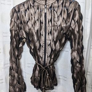 Shear/Leather Leaf Decal Top